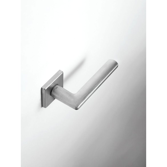 MANIGLIA LUCE P 02 ROSETTA QUADRA PAT CROMO SATINATO - dnd