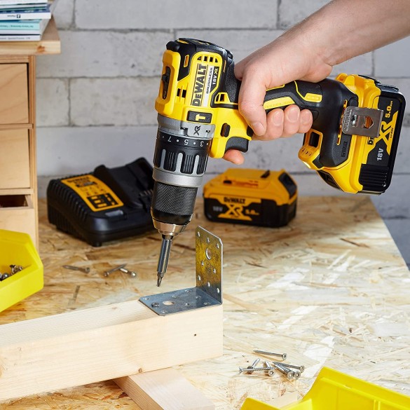 TRAPANO AVVITATORE CON PERCUSSIONE 18V XR 5.0Ah BRUSHLESS - DEWALT