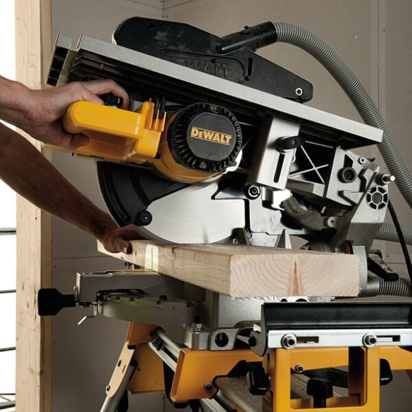TRONCATRICE DEWALT D27113 CON PIANETTO A TESTA FISSA 305MM + SISTEMA TRACCIATURA XPS - DEWALT